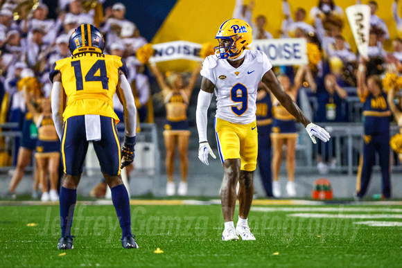 NCAA Football: Pitt Panthers at West Virginia Mountaineers