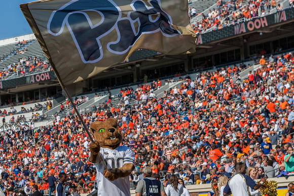 NCAA Football:  Pitt Panthers at Virginia Cavaliers